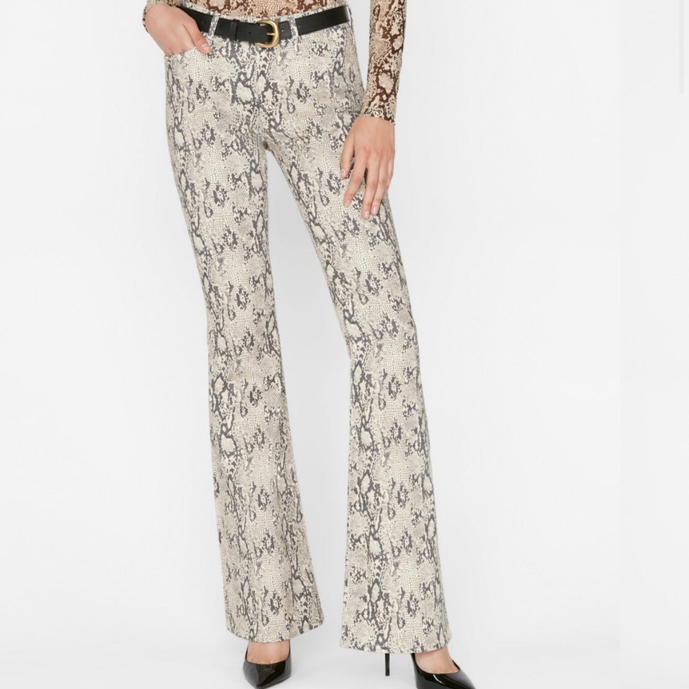 NWT high waisted flare jeans in “serpent”
